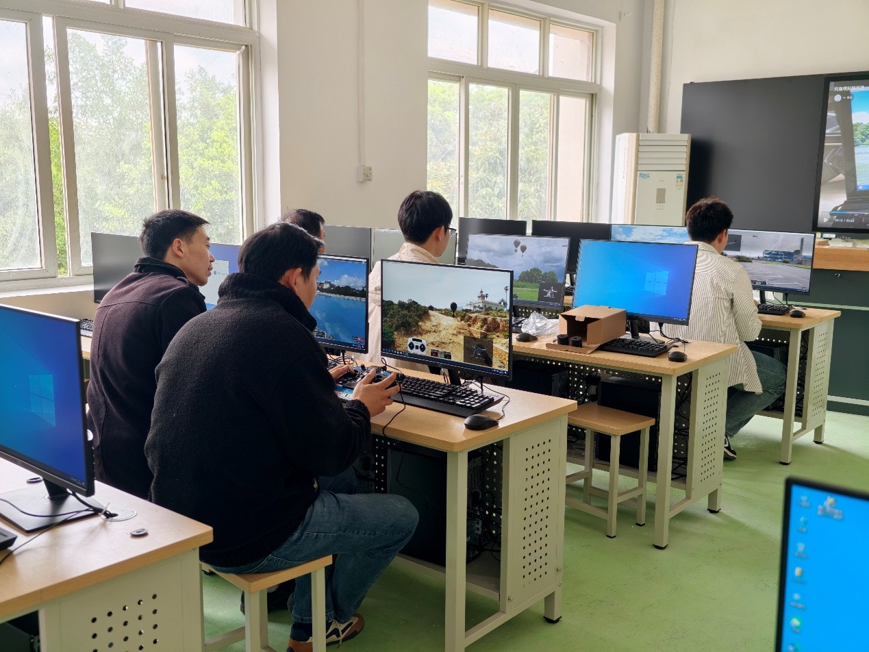 中航恒拓携手重庆市春珲人文技工学校  共建无人机应用技术教学基地